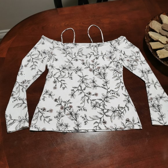 Unique Guess Strappy Shirt - Picture 2 of 7